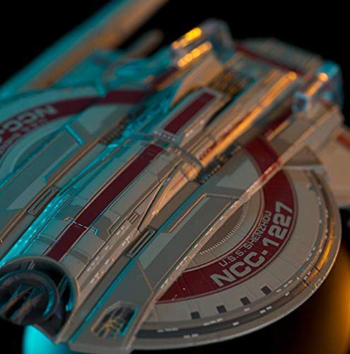Star Trek: Discovery - USS Shenzhou, NCC-1227 model with magazine